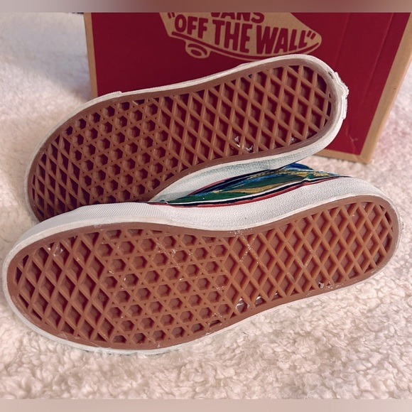 Custom Vans - Picture 11 of 15